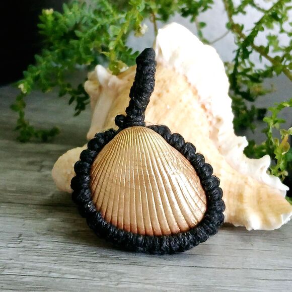 Macrame Shell Pendant, Seashell Jewelry, Gold Shell Pendant 1.75" - Picture 4 of 4